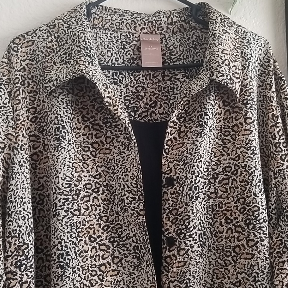 Worthington Blouse - Picture 2 of 11